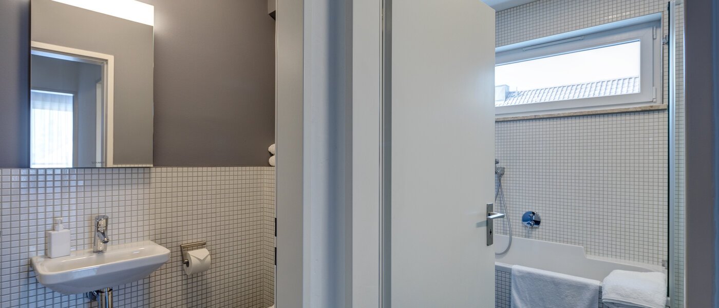 roof terrace apartment München Fasangarten 02 guest toilet 11218