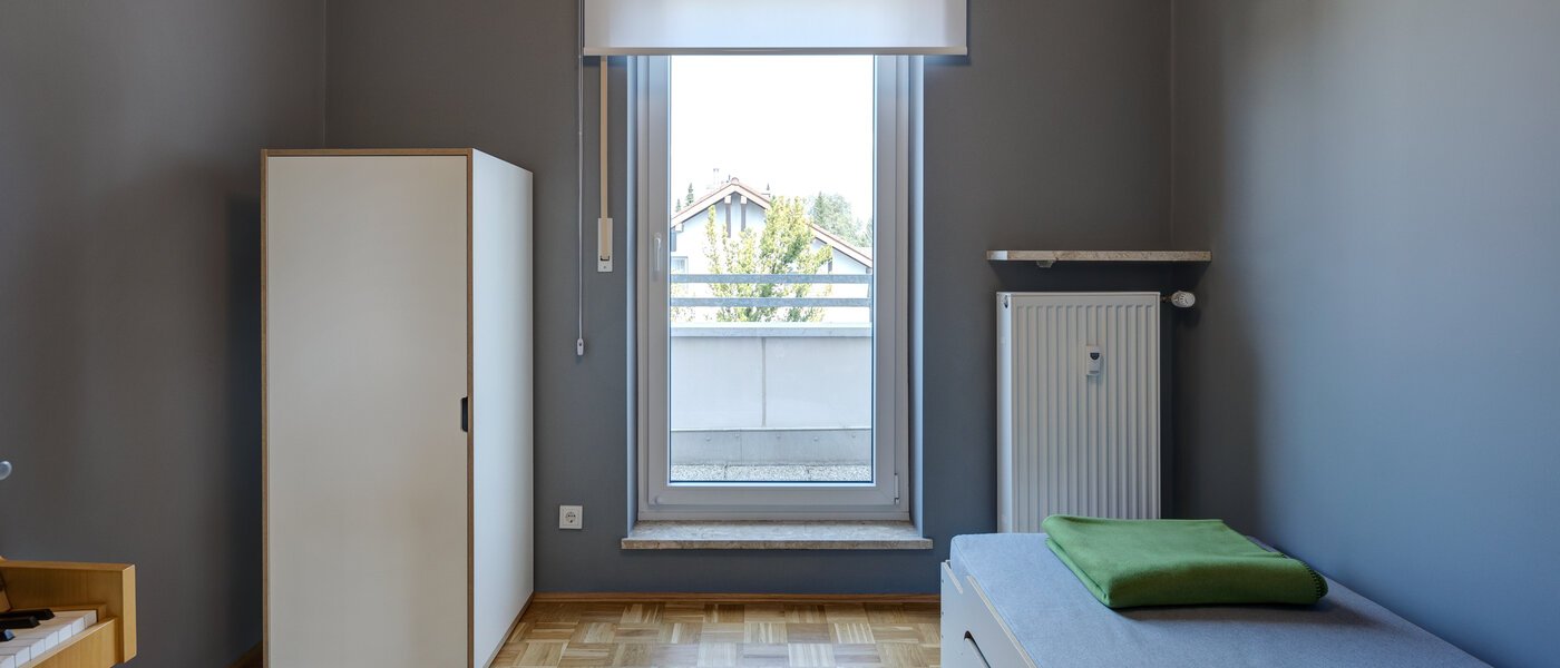 roof terrace apartment München Fasangarten 02 2. bedroom 11218