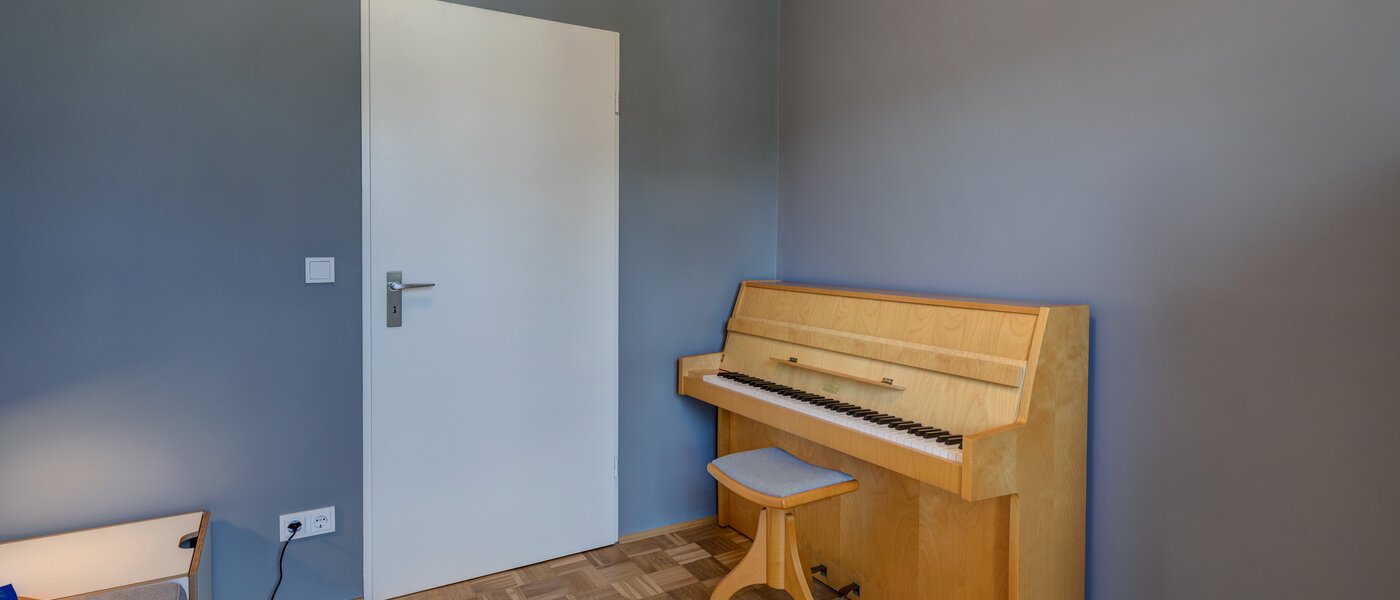 roof terrace apartment München Fasangarten 03 2. bedroom 11218