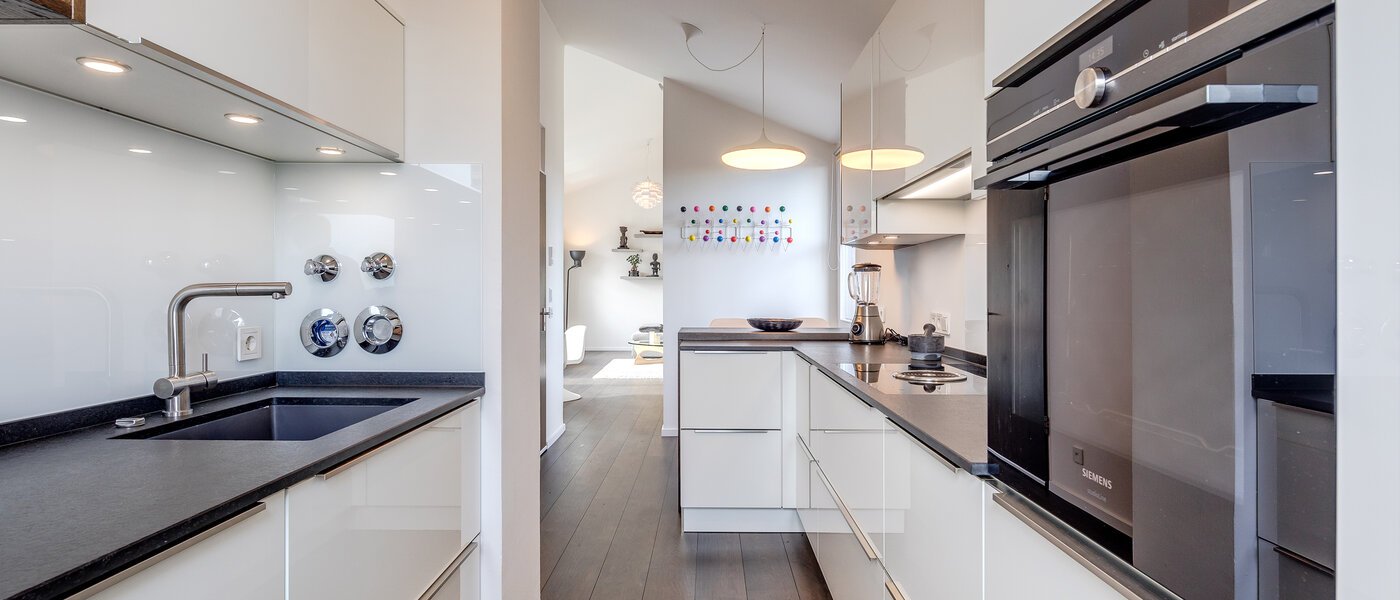 roof terrace apartment München Arabellapark 01 kitchen 11226