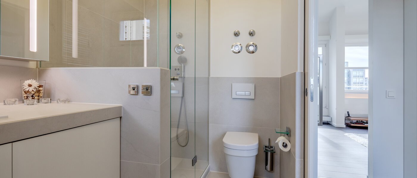 roof terrace apartment München Arabellapark 04 bathroom 11226