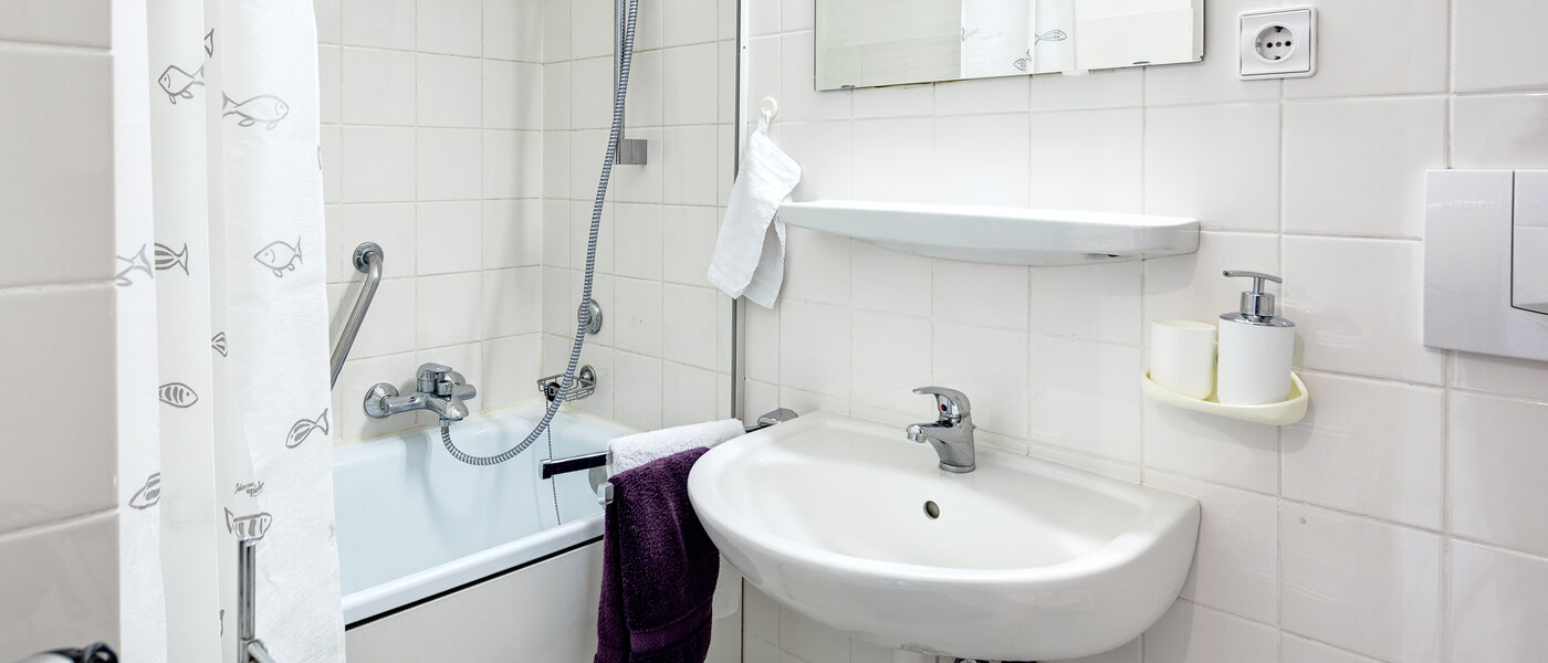 apartment München Olympiadorf 01 bathroom 11239