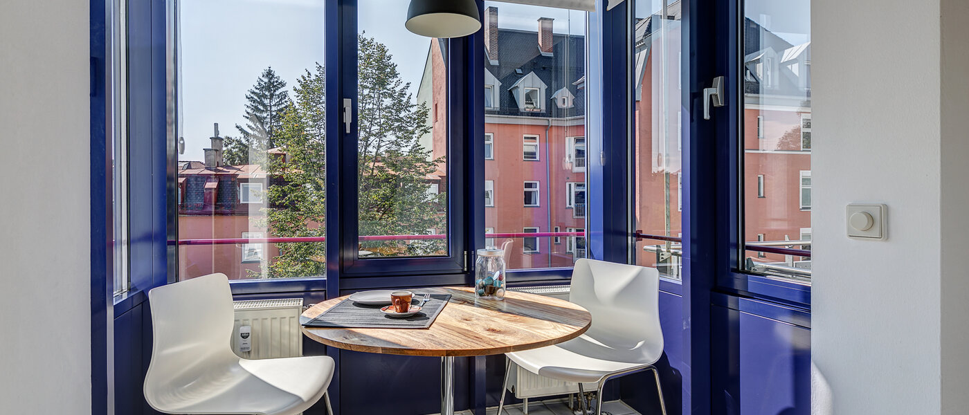 apartment München Neuhausen 01 dining area 11252