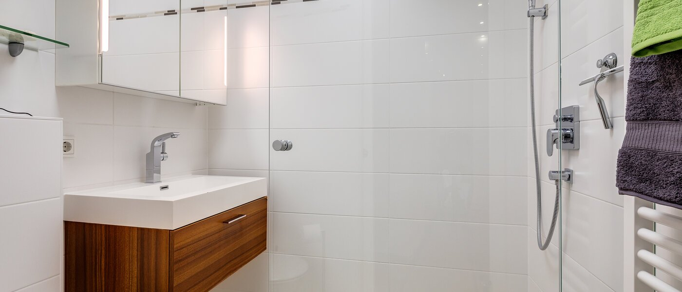 apartment München Glockenbachviertel 01 bathroom 11255