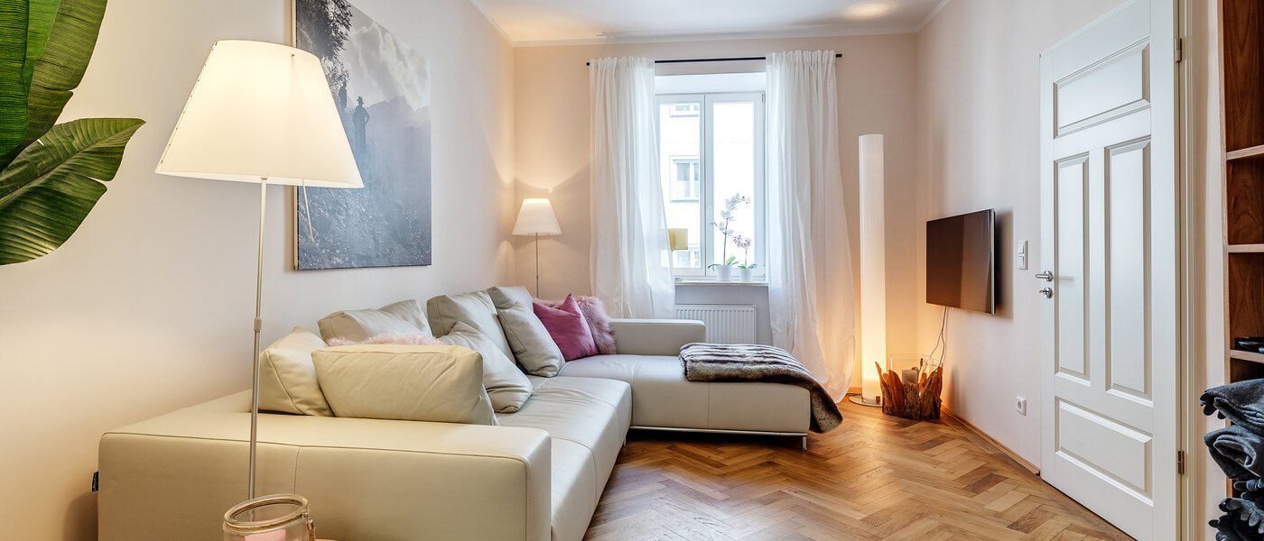 apartment München Glockenbachviertel 01 living room 11255