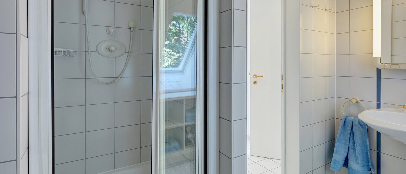 roof terrace apartment München Menterschwaige 04 2. bathroom 11267