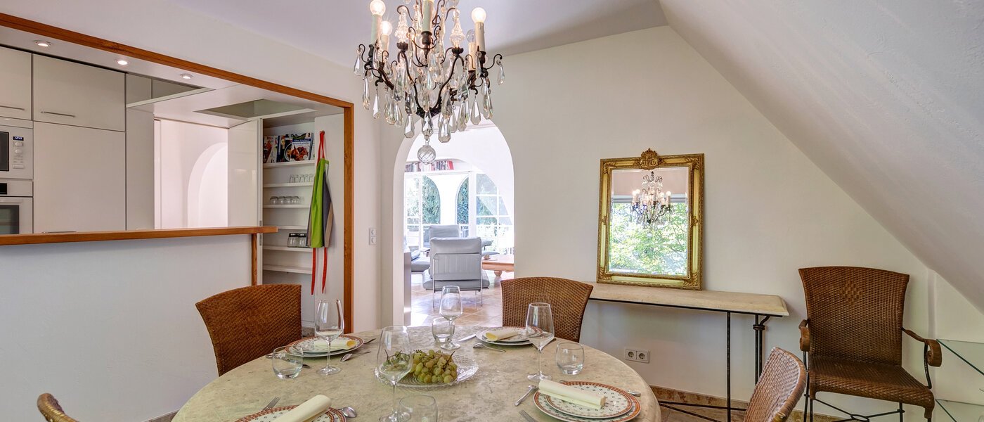 roof terrace apartment München Menterschwaige 03 dining area 11267