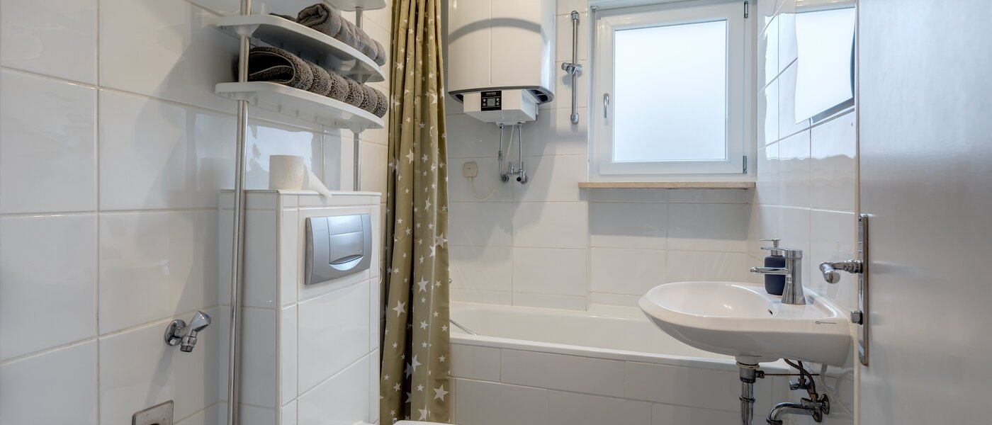 apartment Ottobrunn 01 bathroom 11332