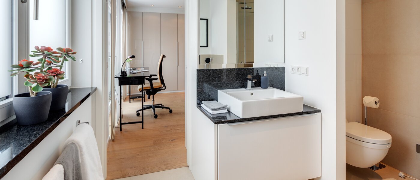 apartment München Schwabing-West 07 bathroom 11349