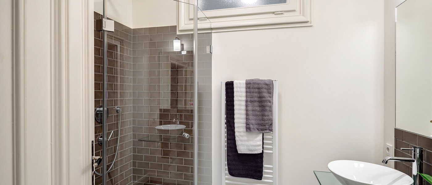 apartment München Glockenbachviertel 03 bathroom 11352