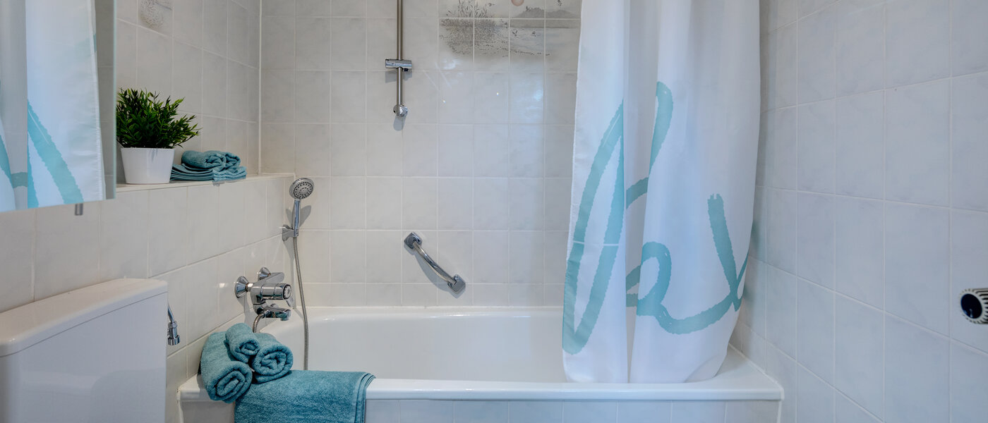 apartment Neufahrn b. Freising 02 bathroom 11382