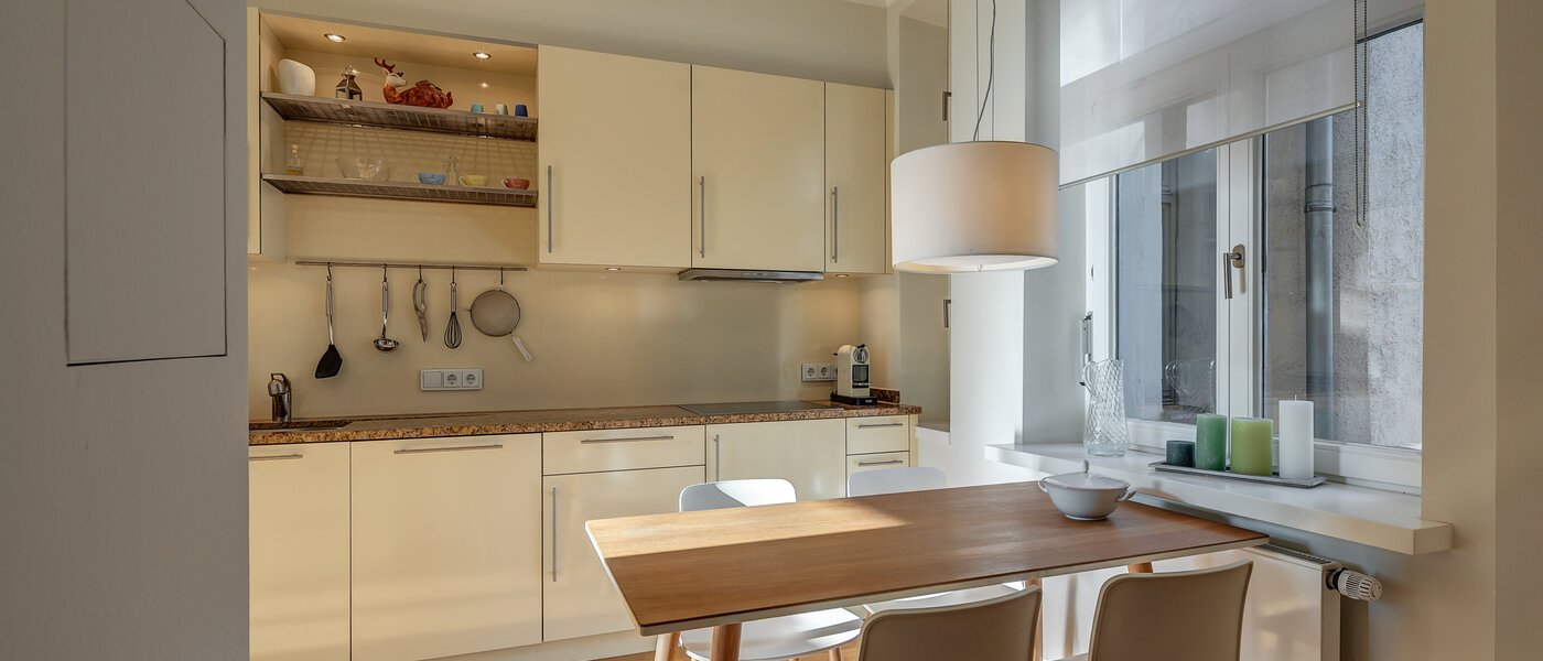 apartment München Glockenbachviertel 01 kitchen 11395