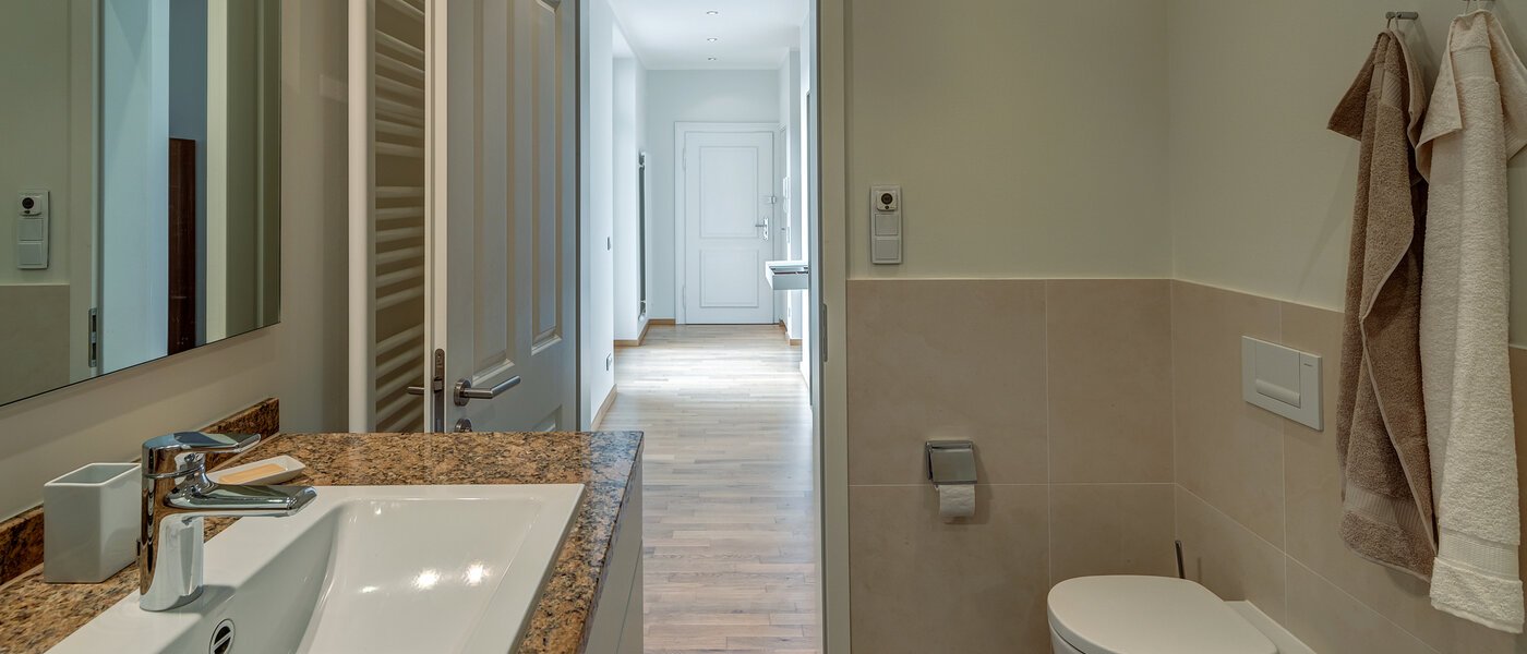 apartment München Glockenbachviertel 02 bathroom 11395