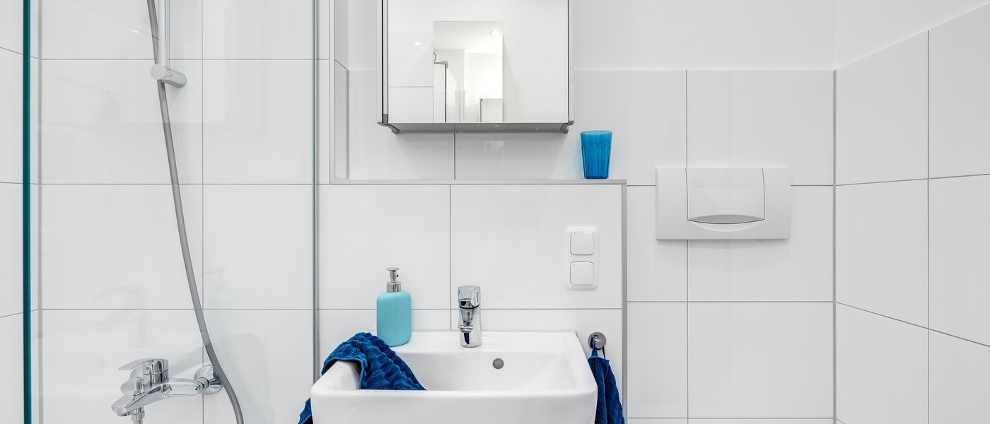 apartment München Arabellapark 01 bathroom 11422