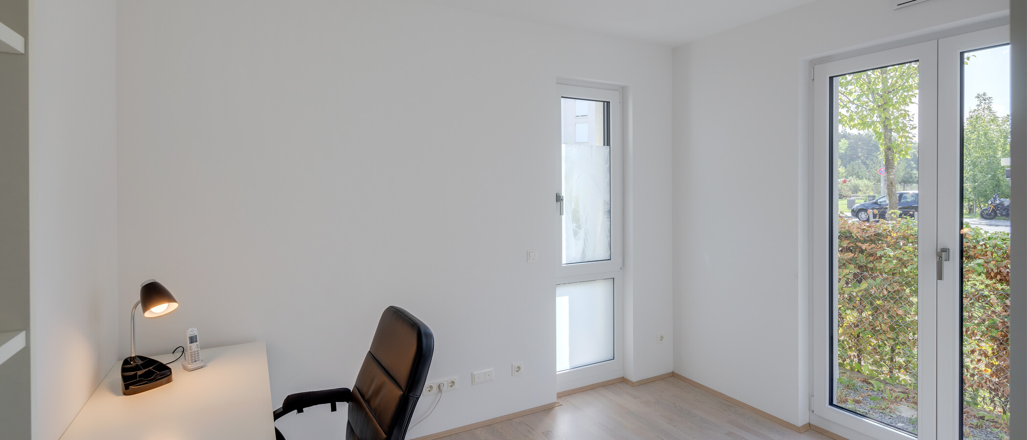 apartment with garden 	 München Neuaubing 03 office 11442