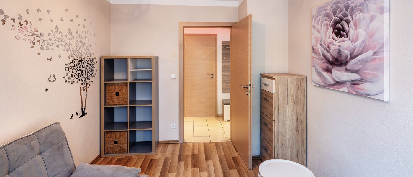 apartment München Milbertshofen 02 Workspace/Guestroom 11446