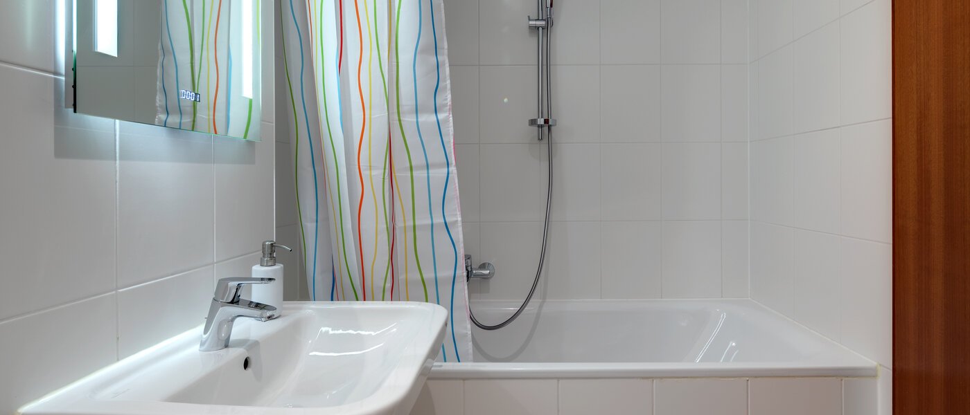 apartment München Harlaching 01 bathroom 1155