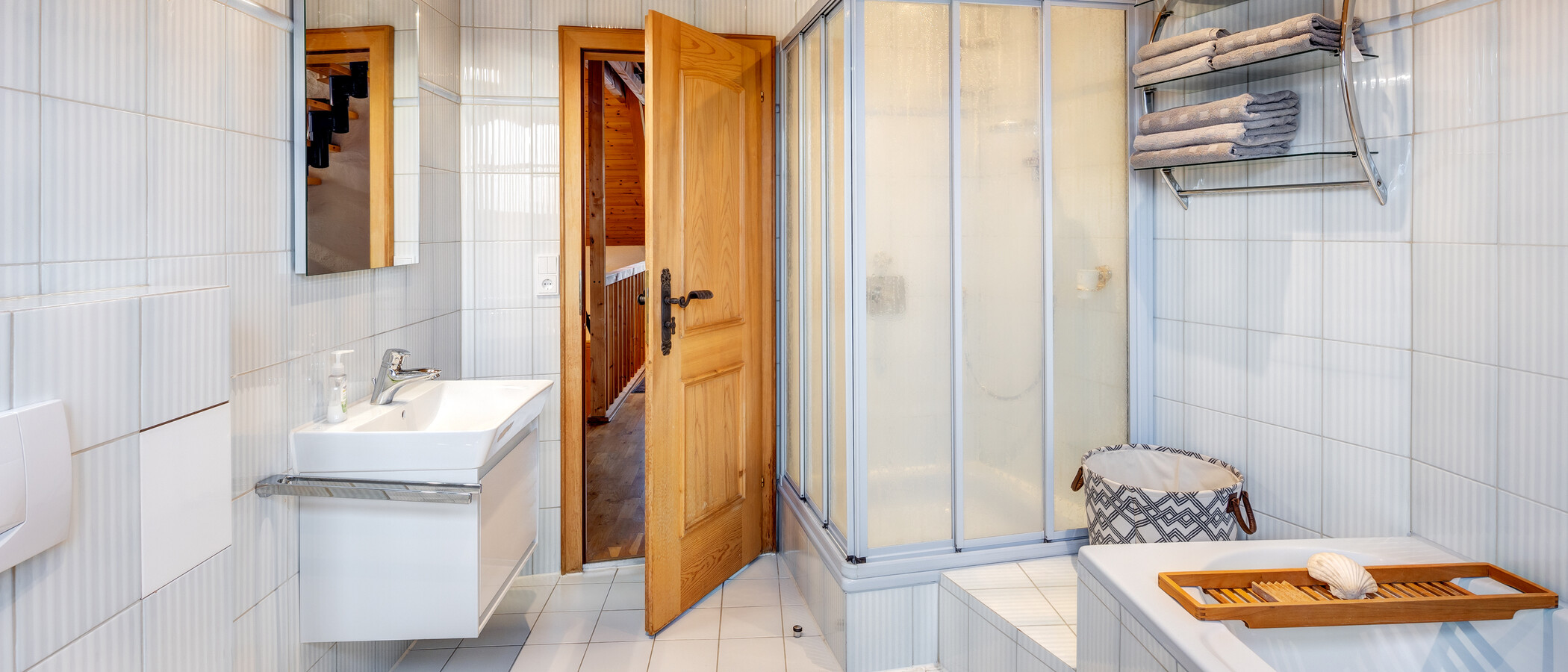 apartment München Am Hart 03 bathroom 11561