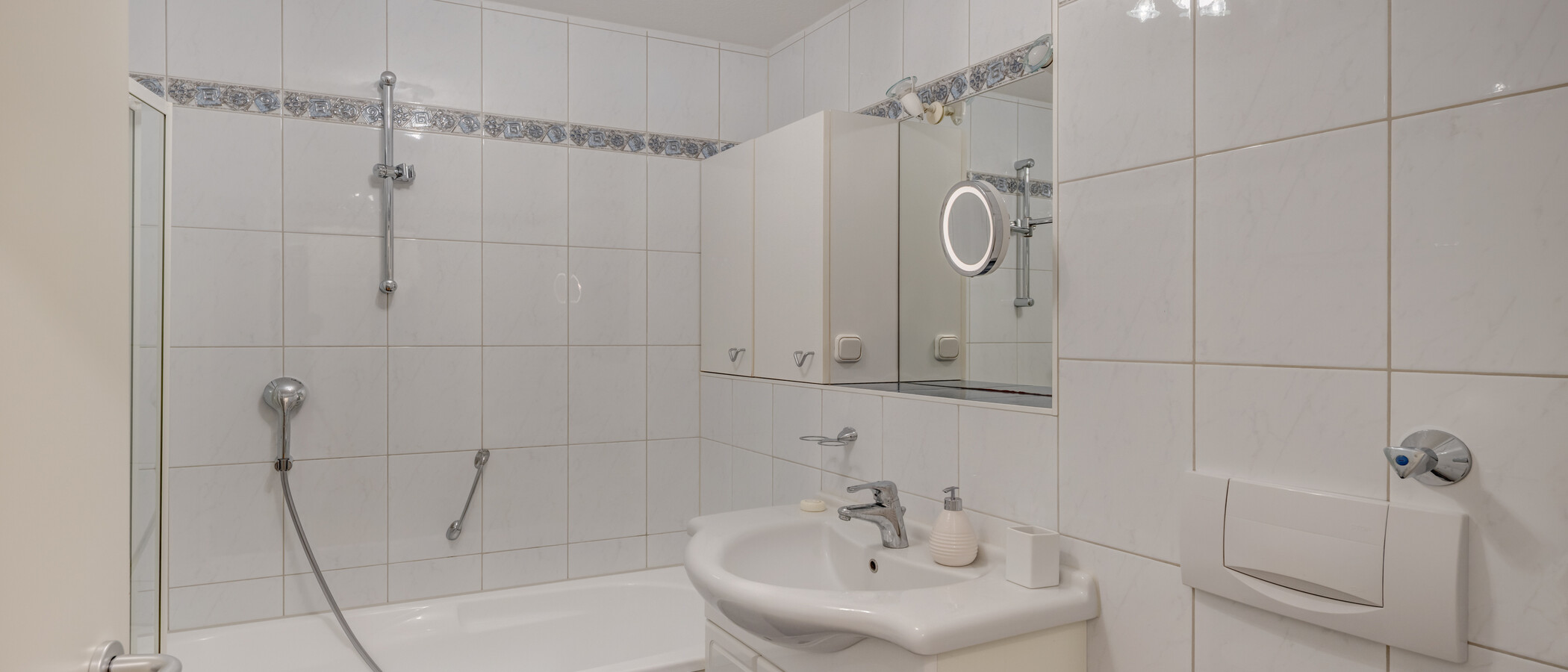 apartment München Schwabing-West (rund um den Hohenzollernplatz) 01 bathroom 11568
