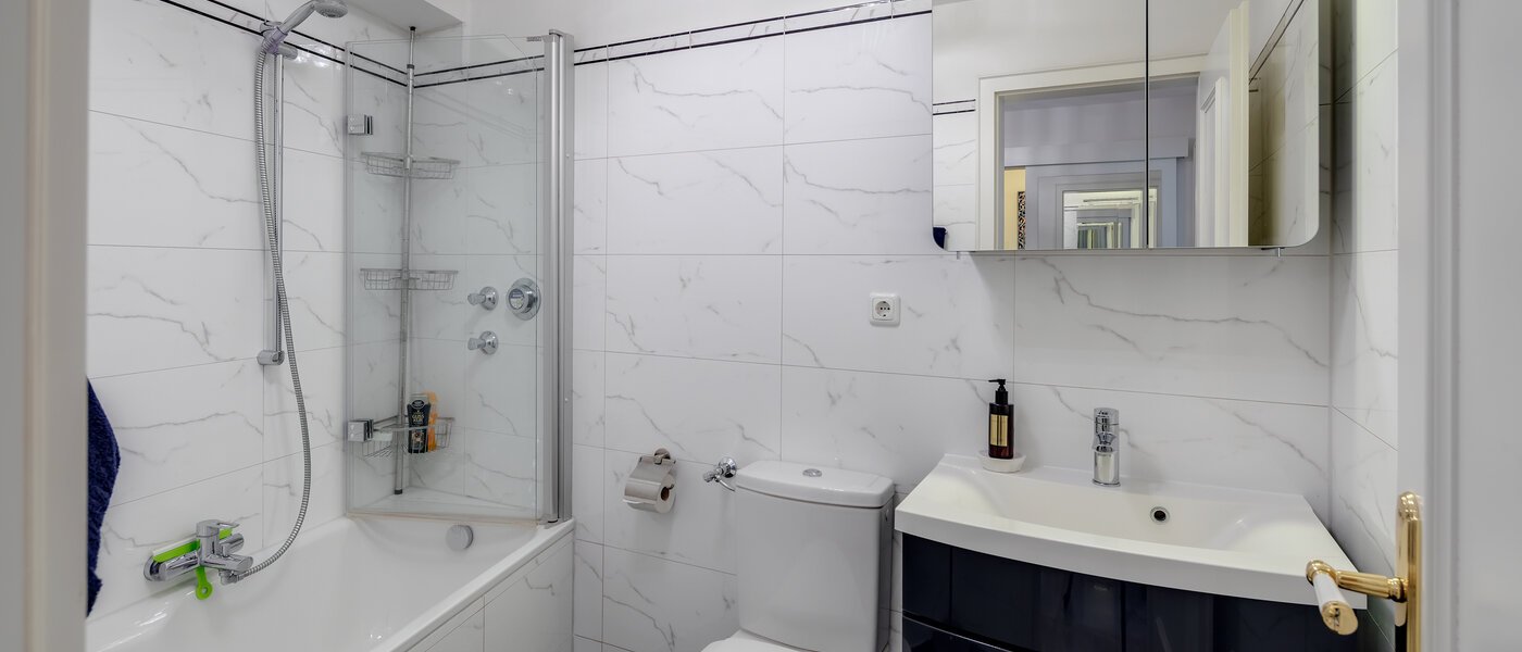 apartment München Gärtnerplatzviertel 01 bathroom 11662