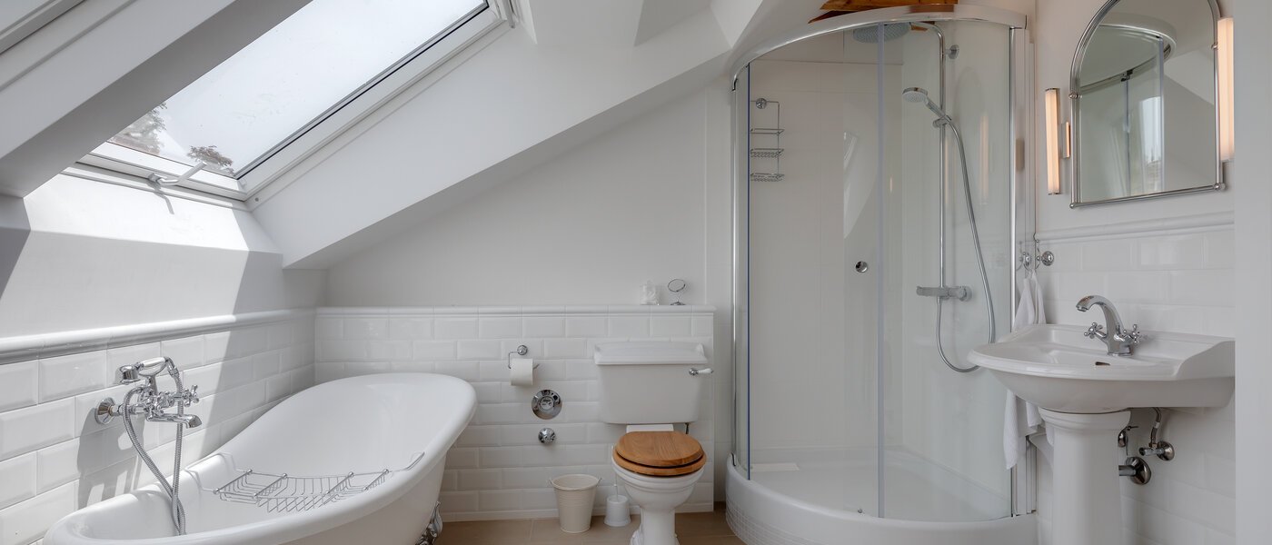 attic apartment Feldafing Tutzing 02 bathroom 11697