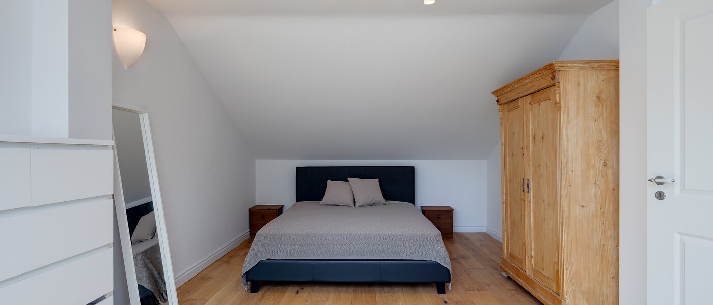 attic apartment Feldafing Tutzing 01 bedroom 11697