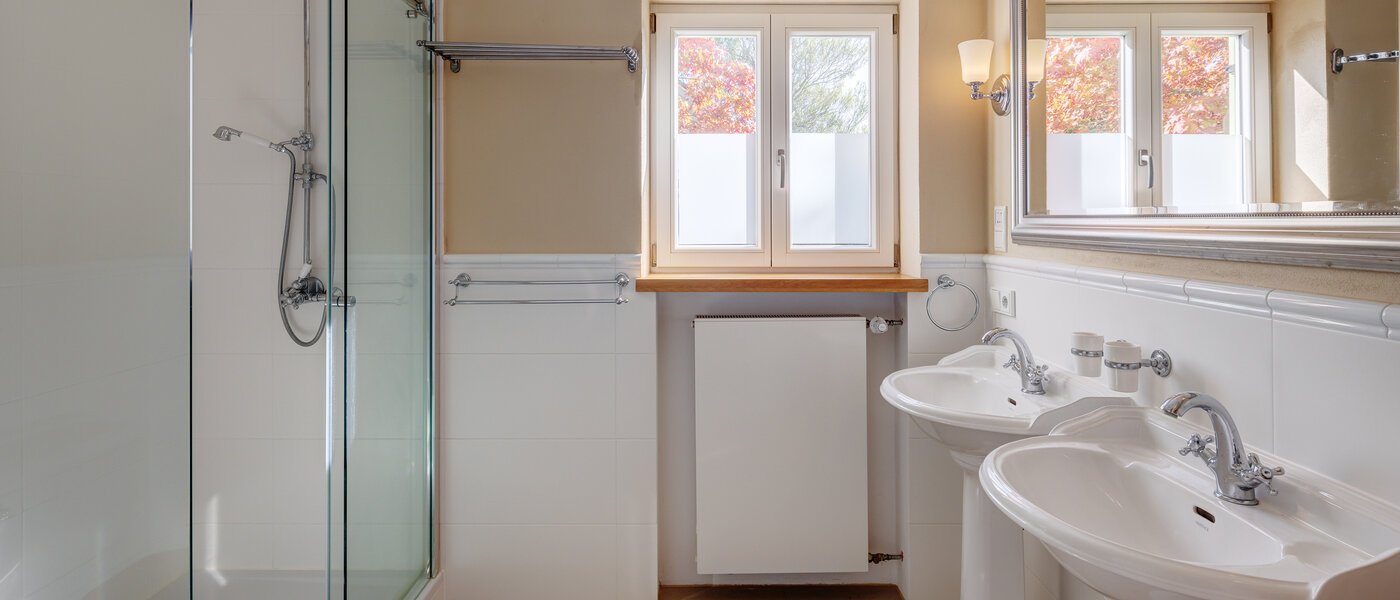 apartment with garden 	 Feldafing 01 bathroom 11698