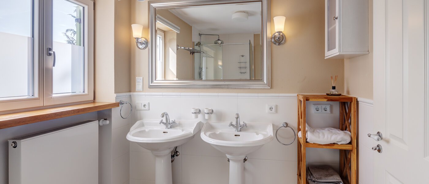 apartment with garden 	 Feldafing 03 bathroom 11698