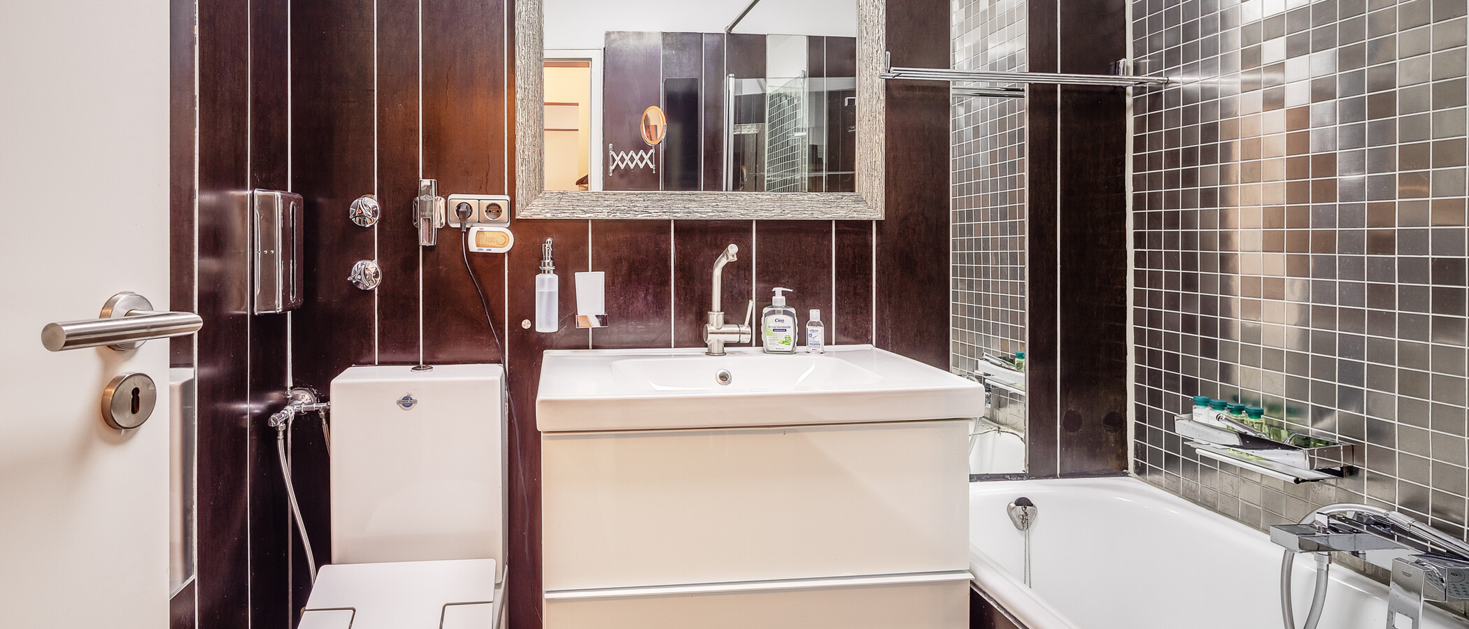 apartment München Gärtnerplatzviertel 02 bathroom 11709