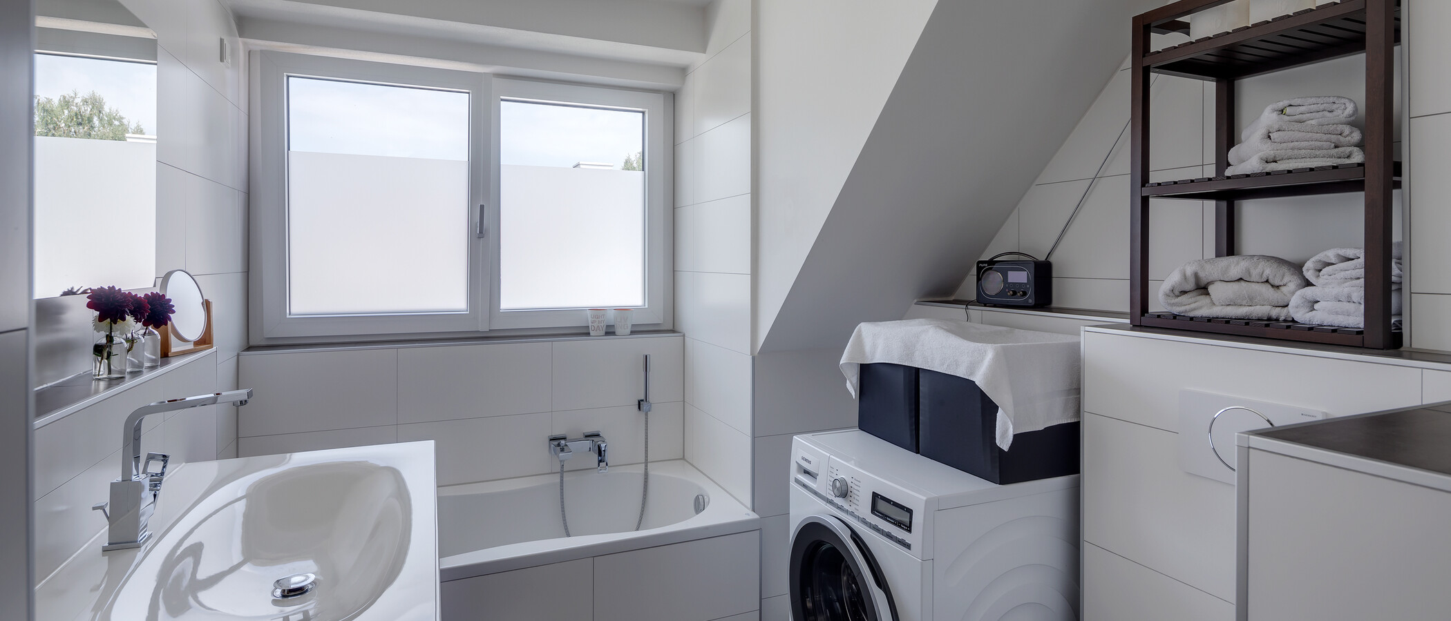 attic apartment München Großhadern 01 bathroom 11784