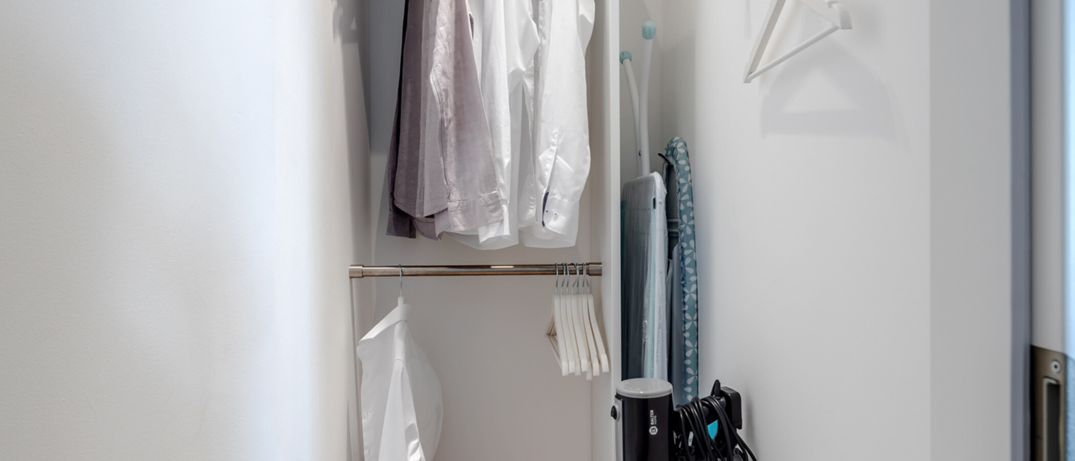 apartment München Neuhausen 01 dressing room 11831