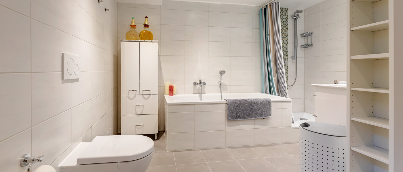 Bungalow Germering 01 2. bathroom 11857