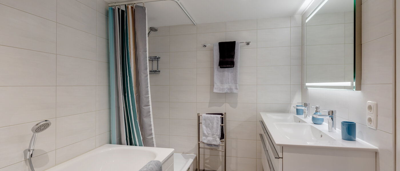 Bungalow Germering 02 2. bathroom 11857