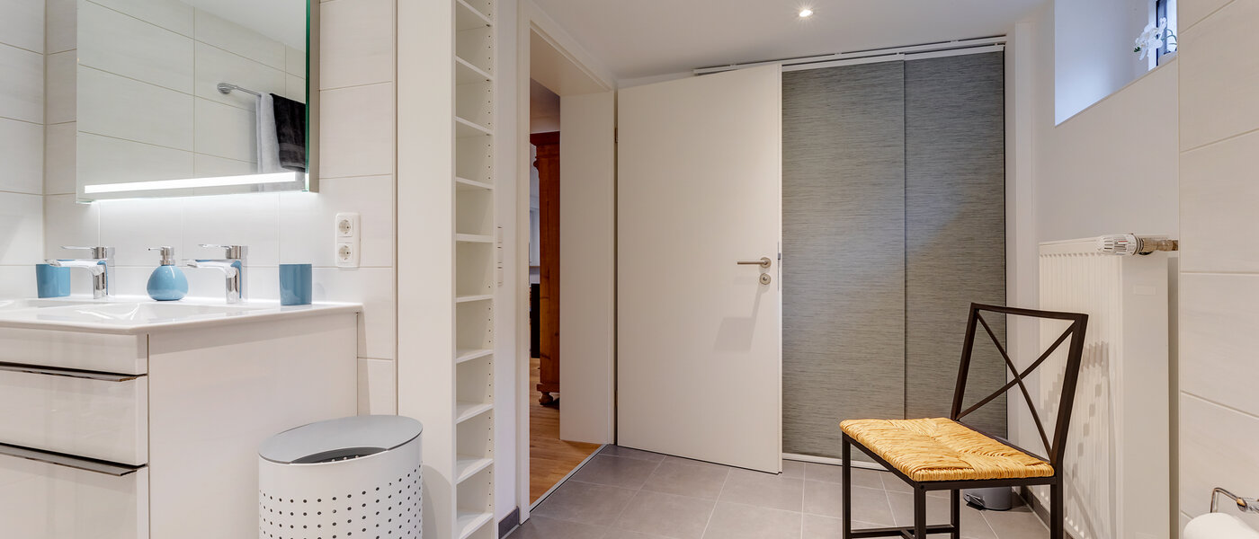 Bungalow Germering 03 2. bathroom 11857