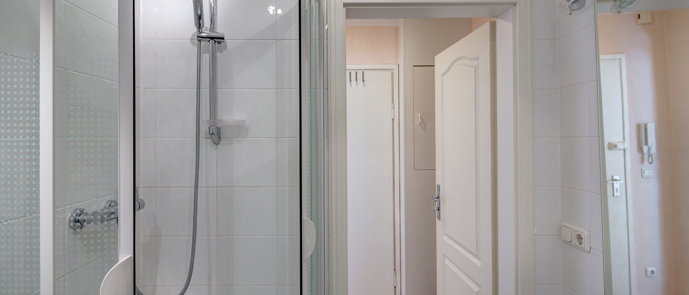 apartment München Schwabing-West (rund um den Hohenzollernplatz) 01 bathroom 1187