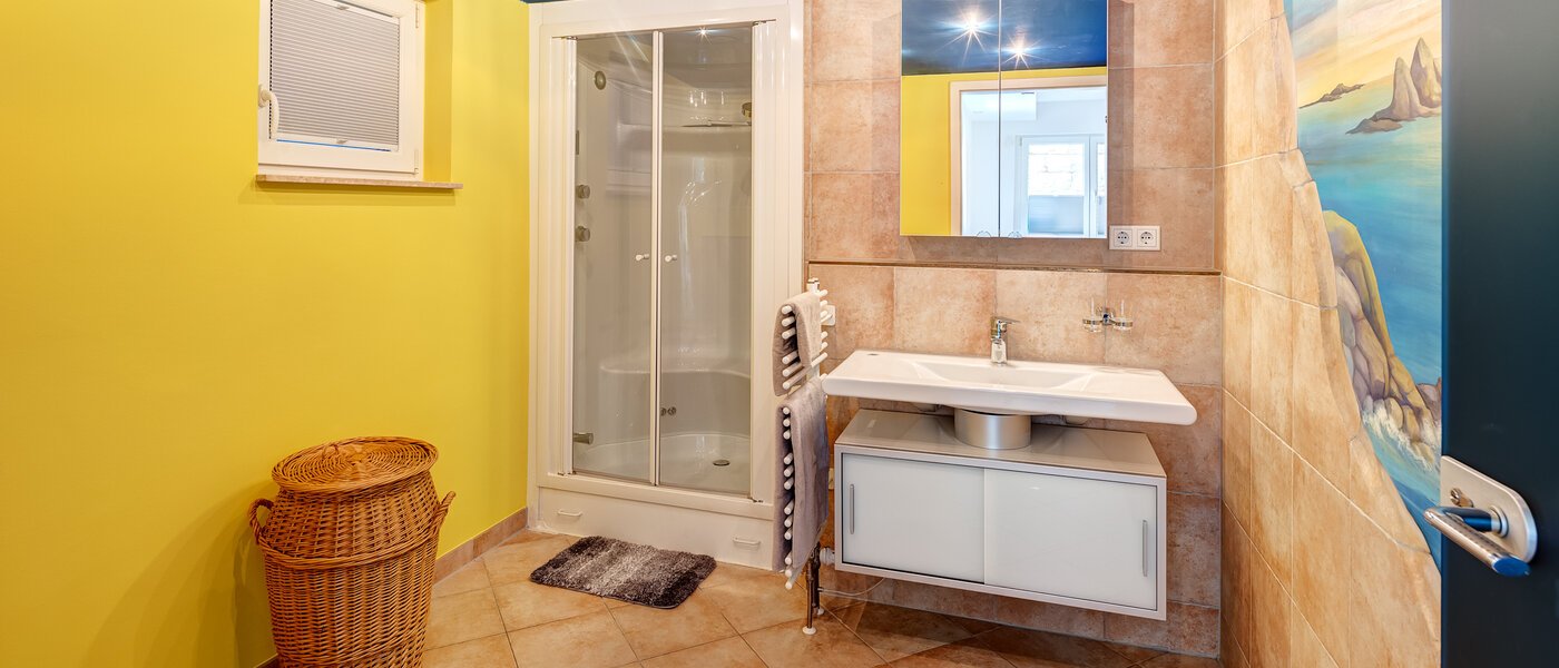 basement apartment Haar 01 bathroom 11871