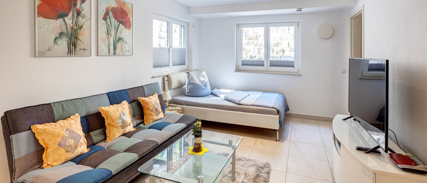 basement apartment Haar 02 living area 11871