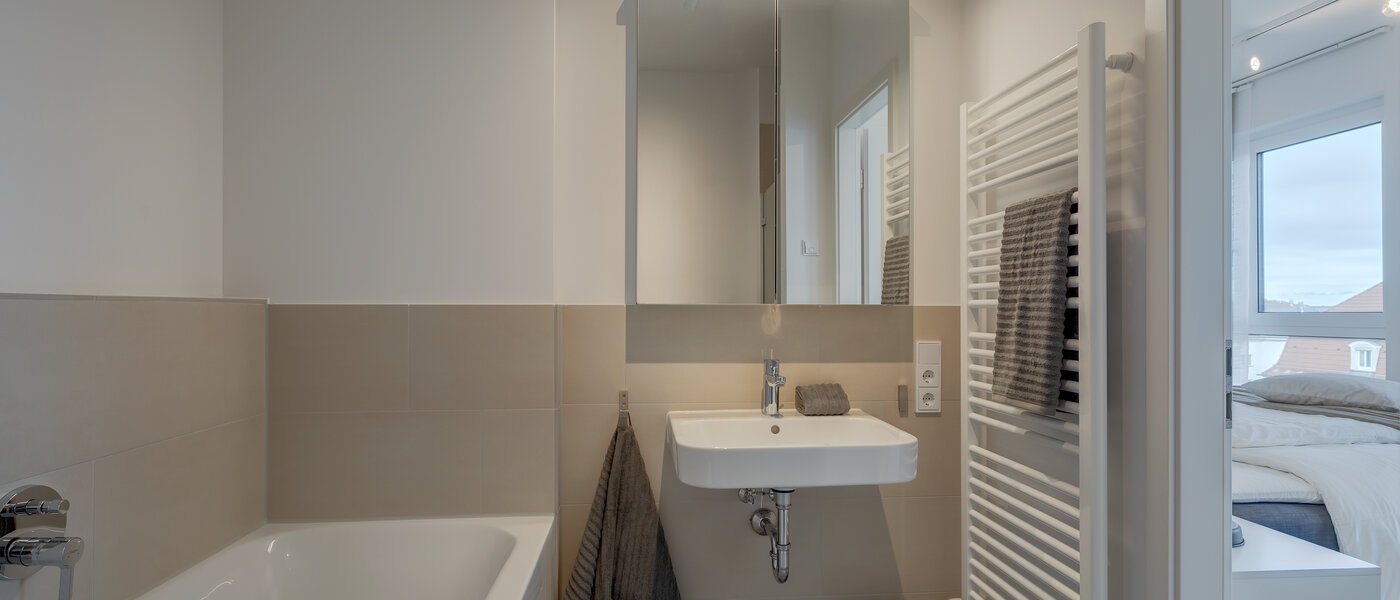 apartment München Neuhausen 01 bathroom 11921
