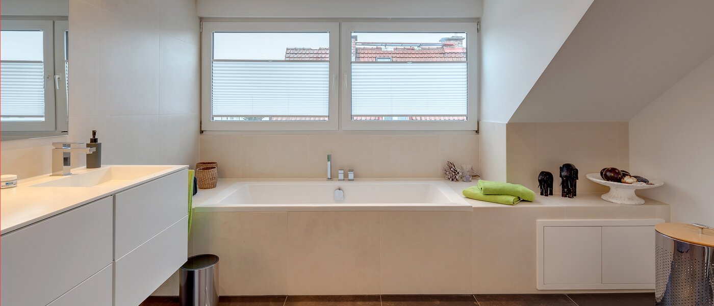 attic apartment München Lerchenau 01 bathroom 11948