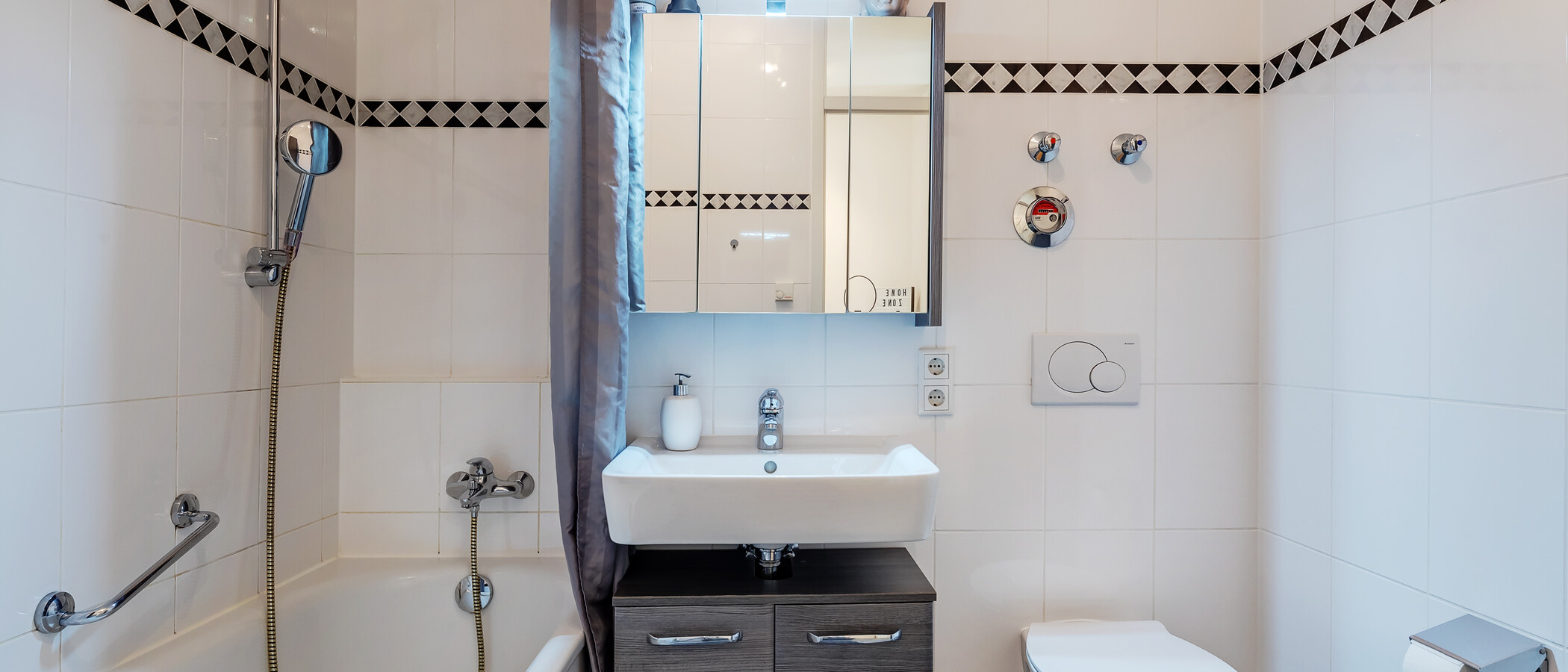 apartment München Neuhausen 01 bathroom 11978