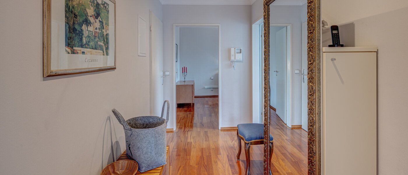 attic apartment München Oberföhring 01 hall 1206