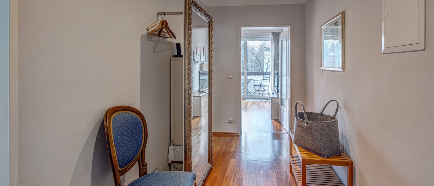 attic apartment München Oberföhring 02 hall 1206