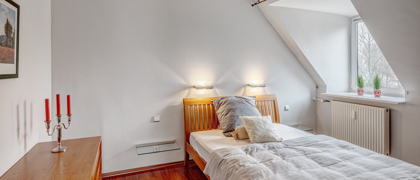attic apartment München Oberföhring 01 bedroom 1206