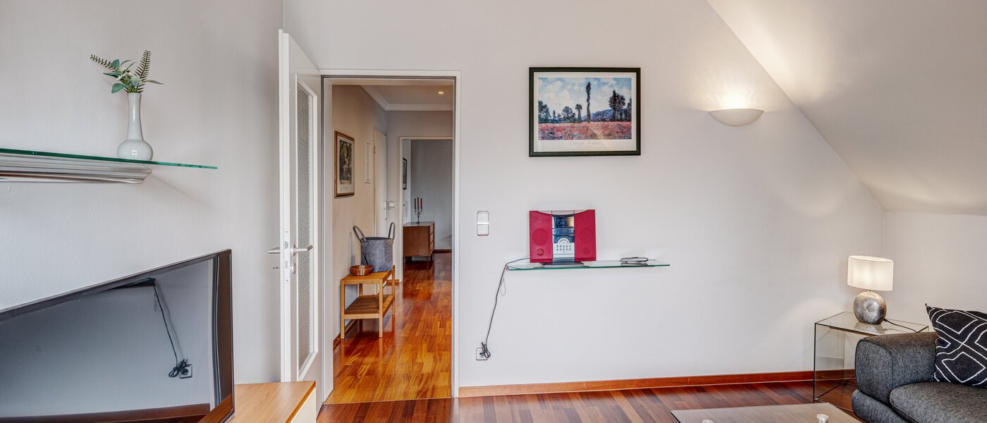 attic apartment München Oberföhring 04 living area 1206