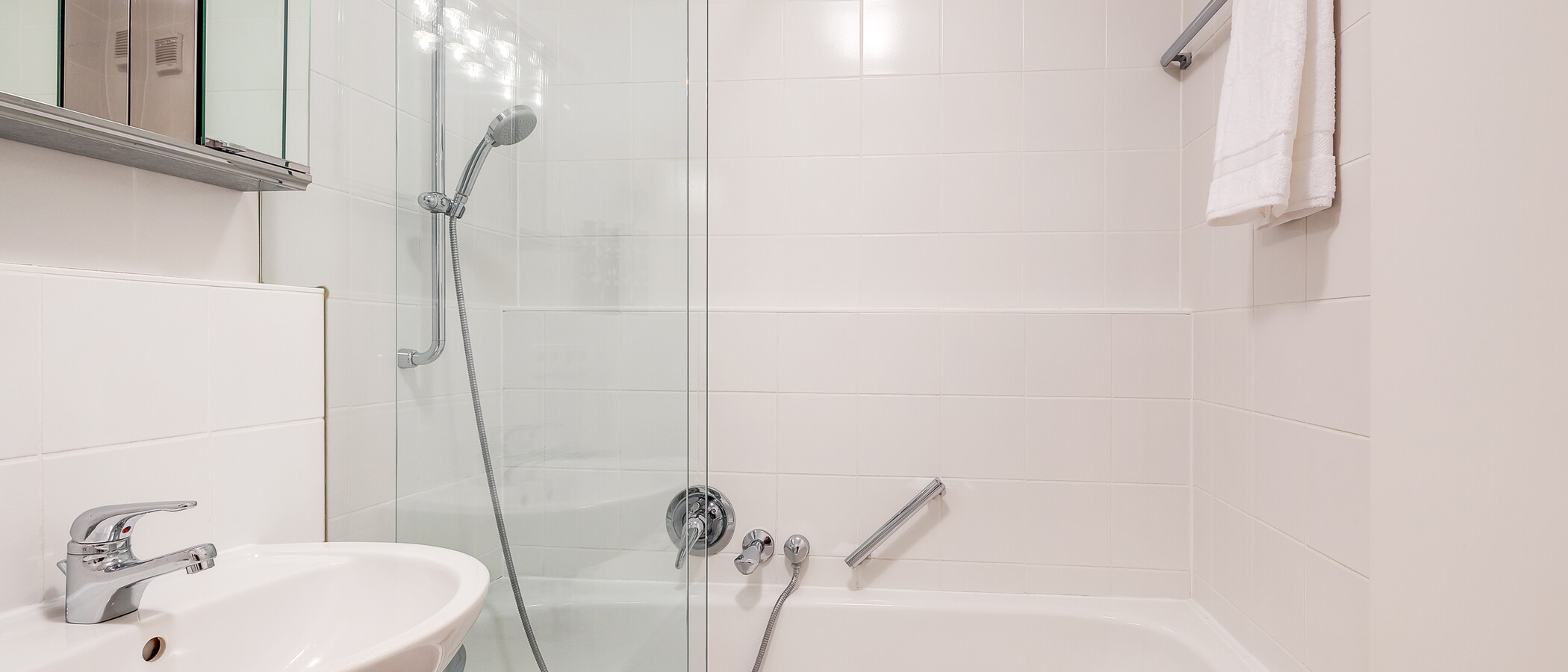 apartment München Trudering 01 bathroom 12077