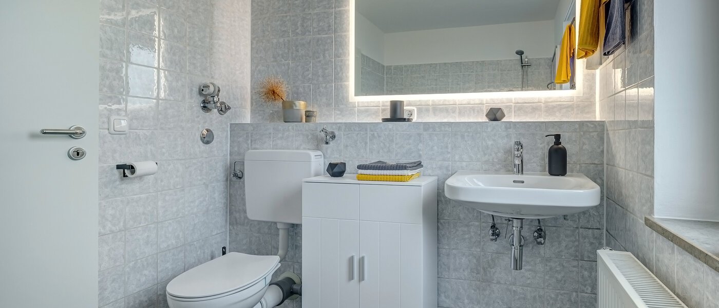 apartment München Neuhausen 03 bathroom 12163