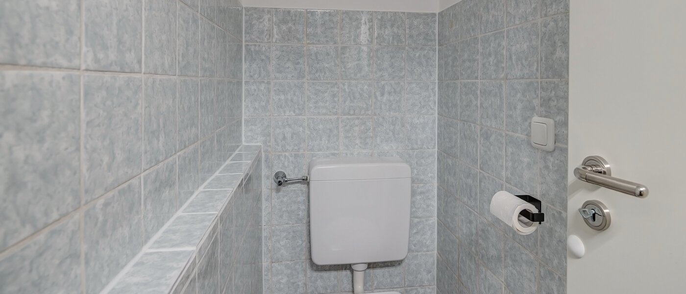 apartment München Neuhausen 02 guest toilet 12163