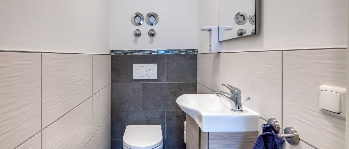 apartment München Feldmoching 01 separate toilet 12193