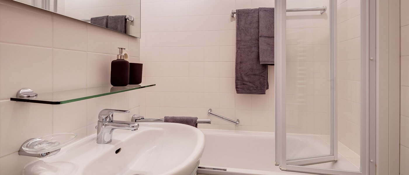 apartment München Schwabing 01 bathroom 12216