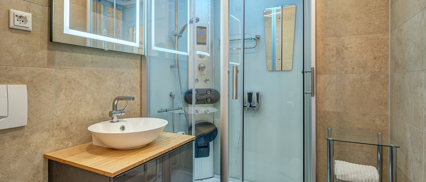 apartment München Schwabing-West 01 bathroom 12225